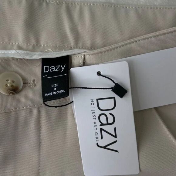 NWT DAZY Slant Pocket Plicated Detail Wide Leg Shorts  Size M - Picture 5 of 5